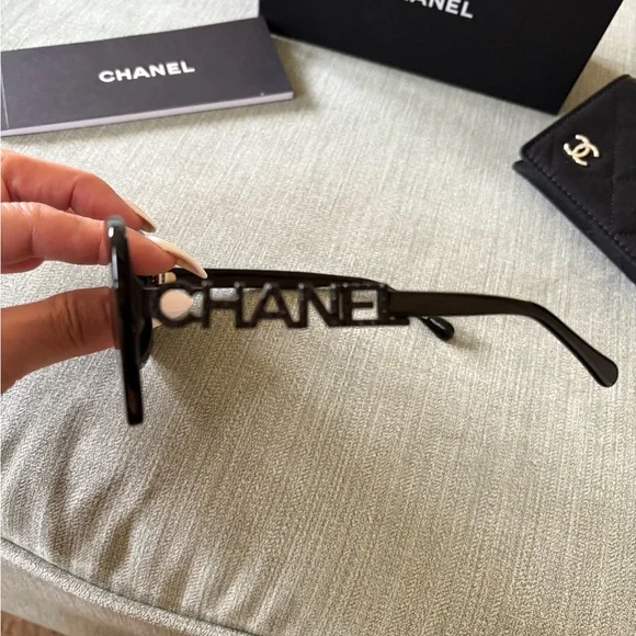 CHANEL Sunglasses. AUTHENTIC & POLARIZED. Black frame grey lenses. ❗️LIKE NEW ‼️ - Picture 6 of 11